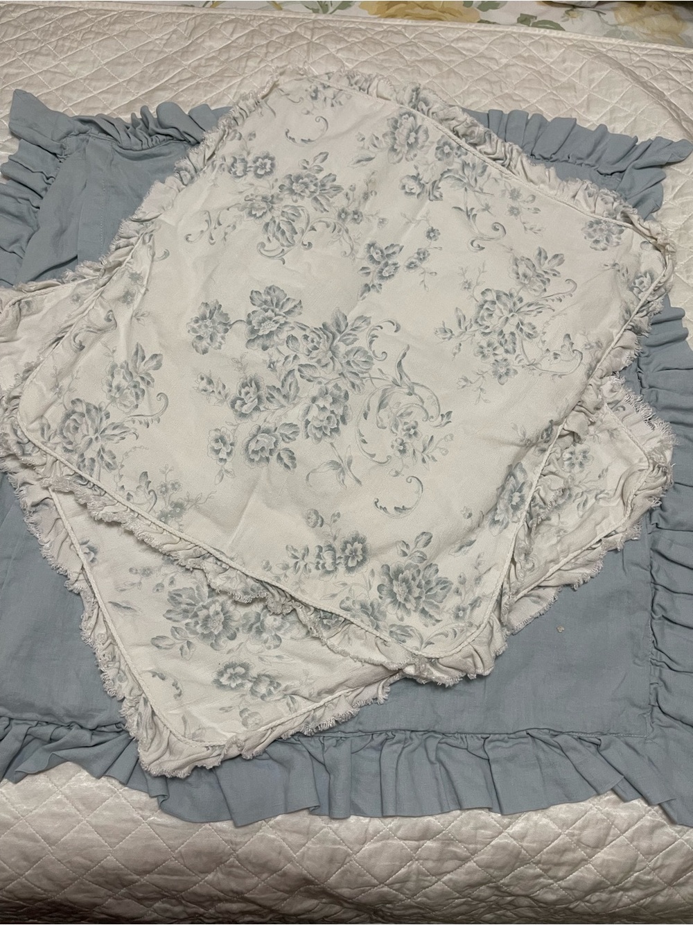 NWT Rachel Ashwell, shabby chic lLINEN  blue  toile 20x20 shams